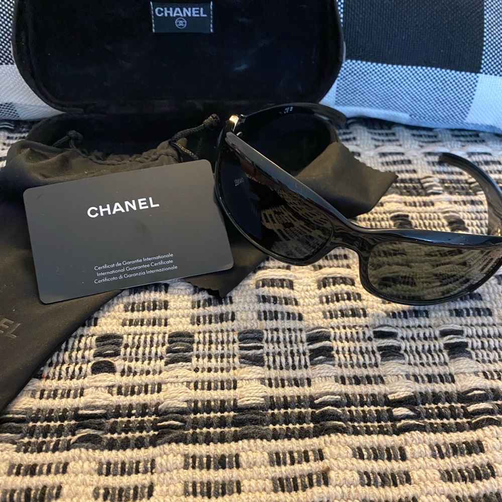 CHANEL sunglasses